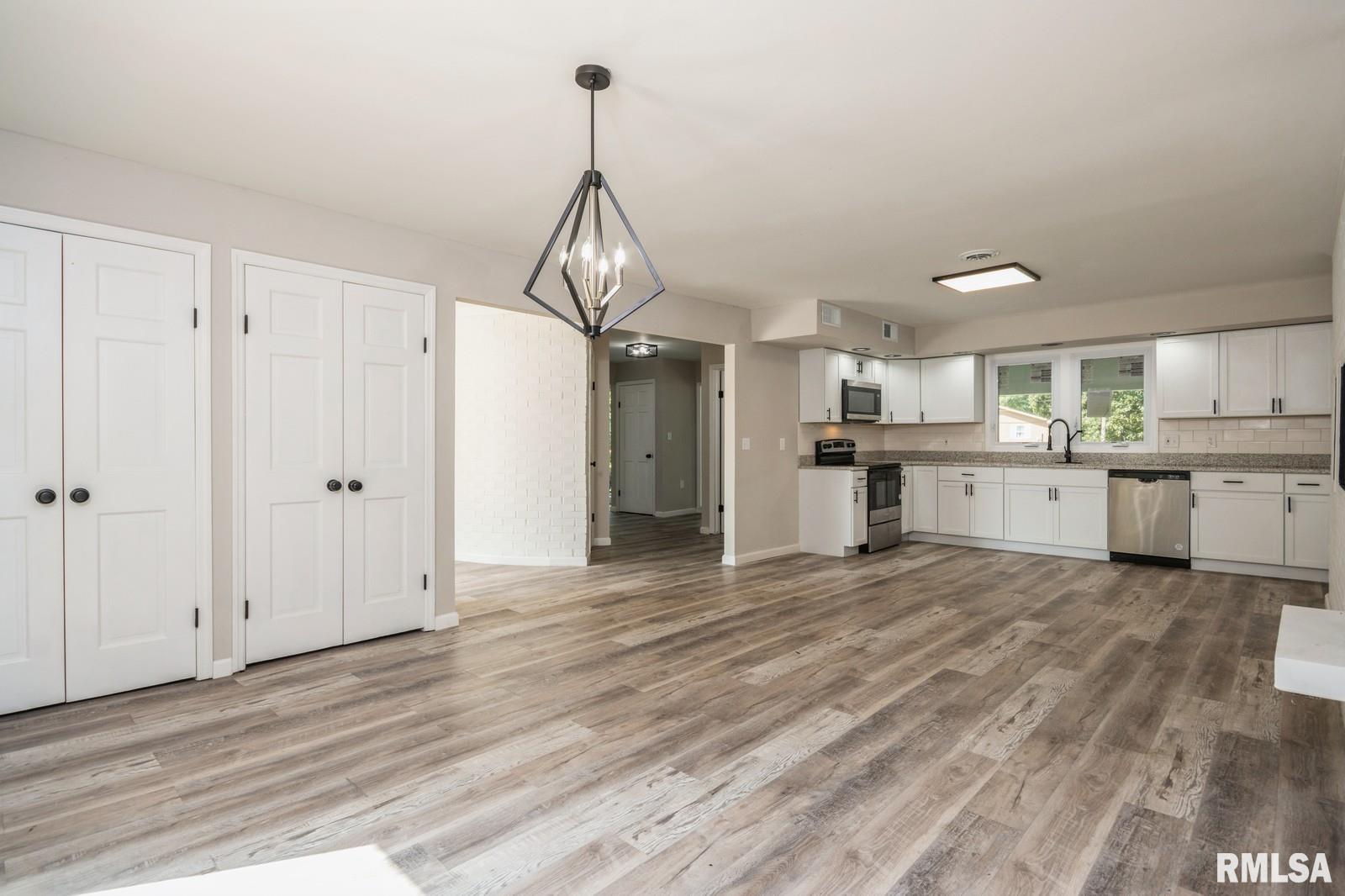 6686 John Drive Mount Zion, IL 62549 - Photo 6 of 15