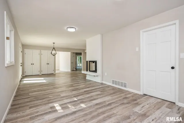 $329,000 | 6686 John Drive, Mount Zion, IL 62549