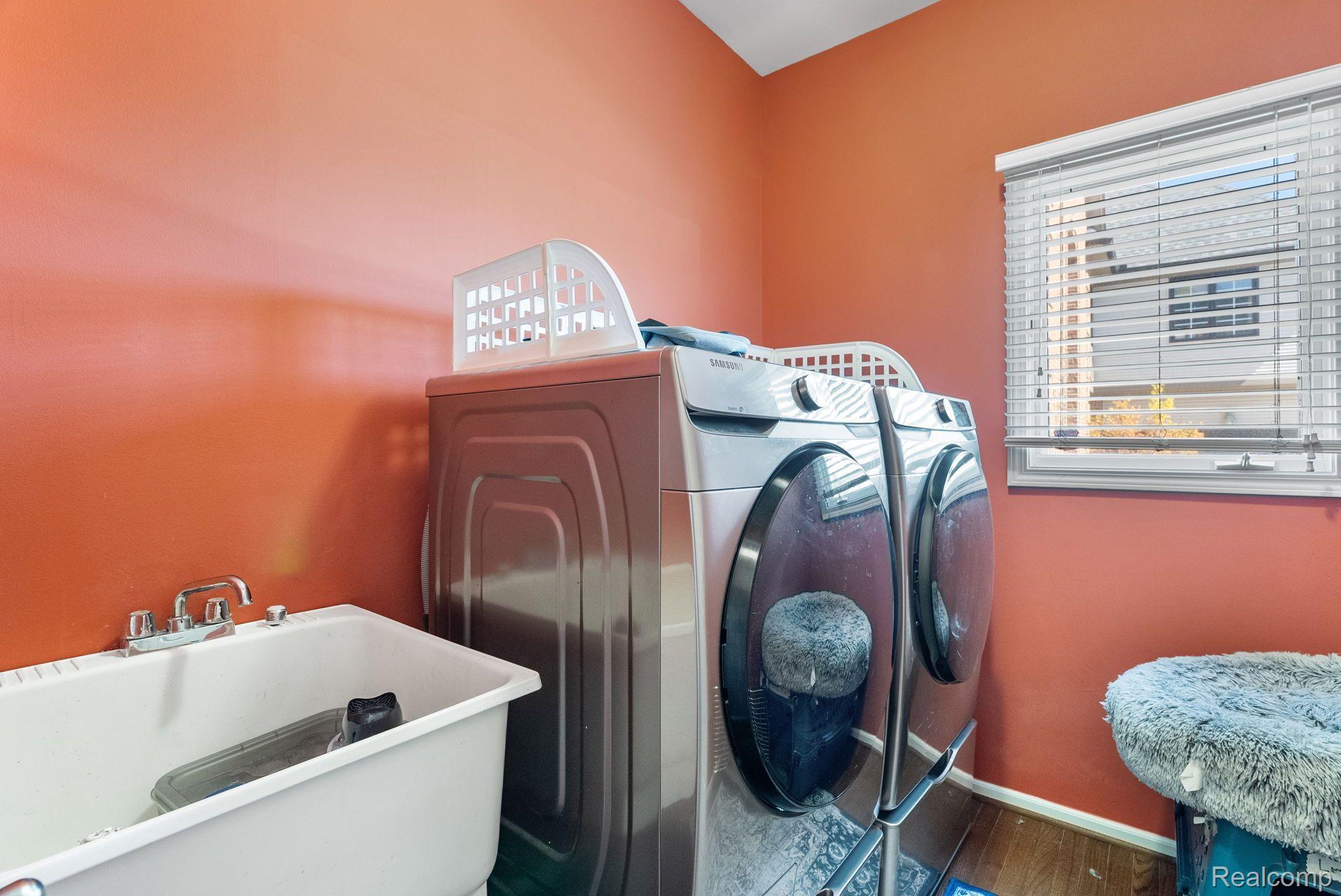 1309 Ross Lane Rochester, MI 48306 - Photo 28 of 37 Main floor laundry