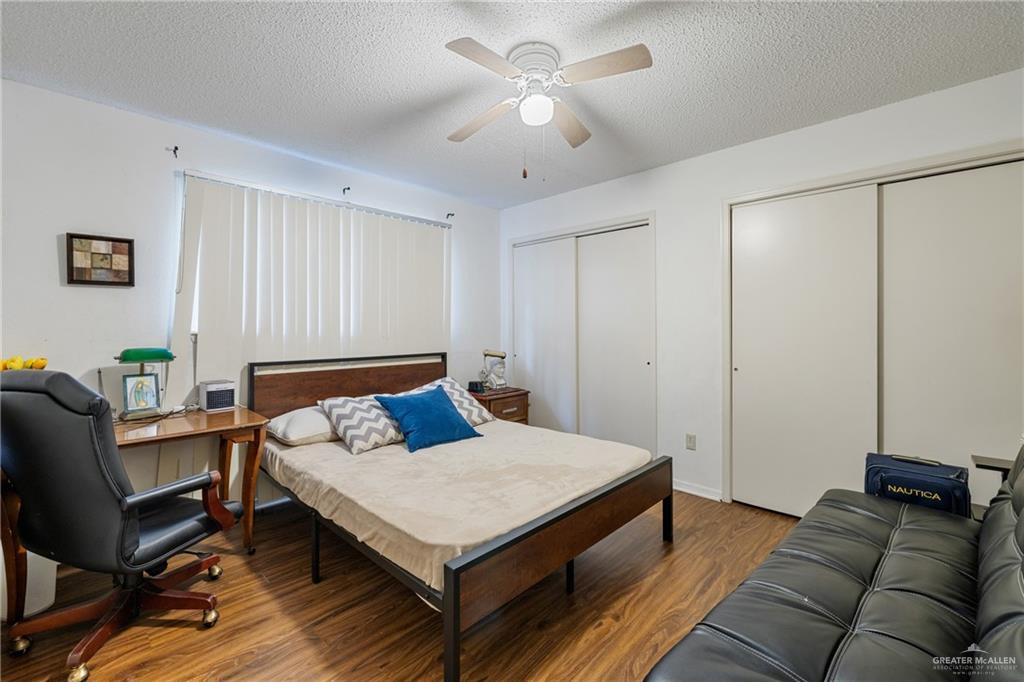 500 East El Rancho Avenue, Unit 22 McAllen, TX 78503 - Photo 14 of 17 a living room with furniture