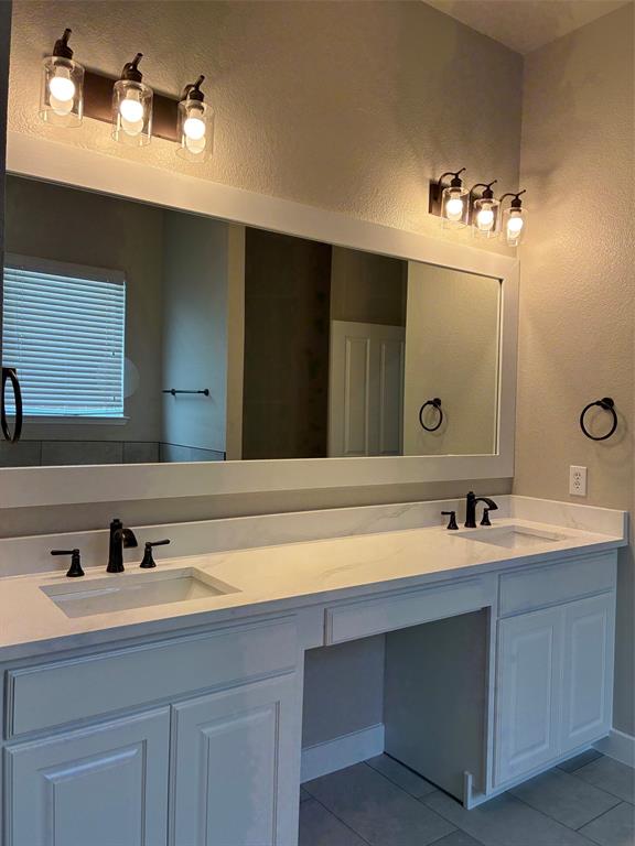 812 Ridge Point Drive Grand Prairie, TX 75052 - Photo 5 of 17 Gallery Image 5