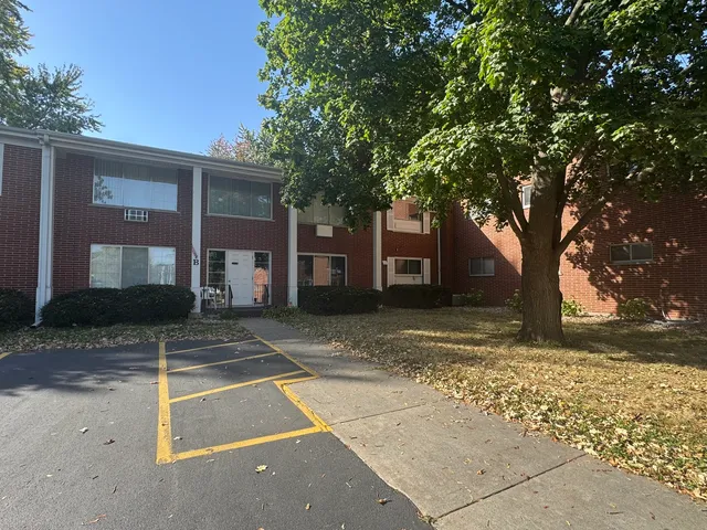 $82,900 | 124 North Whistler Avenue, Unit B8, Freeport, IL 61032