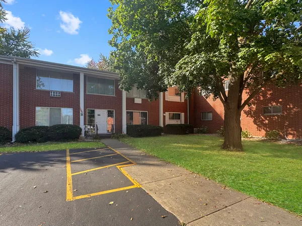 $78,000 | 124 North Whistler Avenue, Unit B8, Freeport, IL 61032