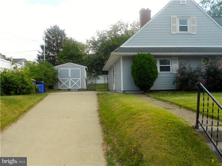 9391 Annapolis Road Philadelphia, PA 19114 - Photo 2 of 25 Driveway