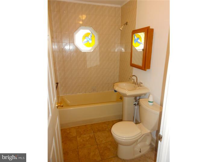 9391 Annapolis Road Philadelphia, PA 19114 - Photo 14 of 25 Bathroom