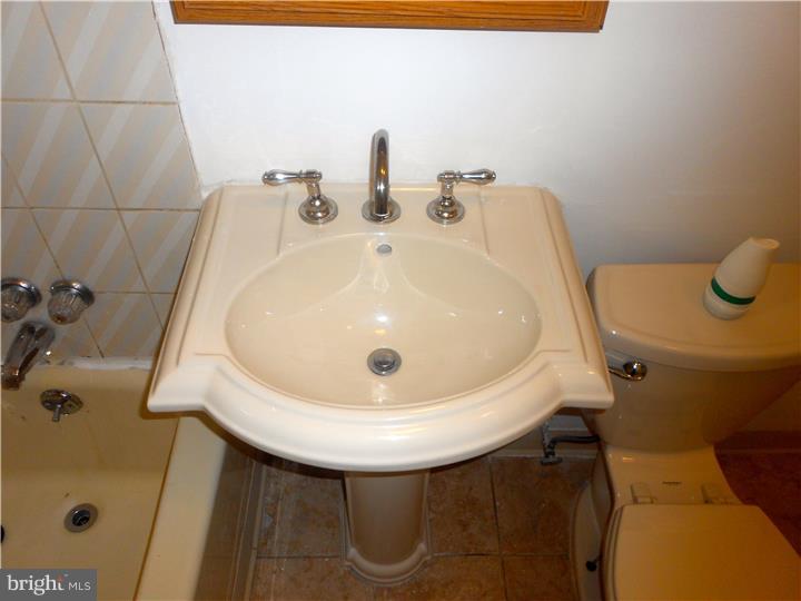 9391 Annapolis Road Philadelphia, PA 19114 - Photo 15 of 25 Bathroom