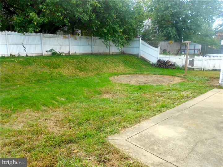 9391 Annapolis Road Philadelphia, PA 19114 - Photo 24 of 25 Back Yard