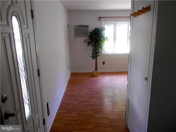 9391 Annapolis Road Philadelphia, PA 19114 - Photo 10 of 25 Foyer