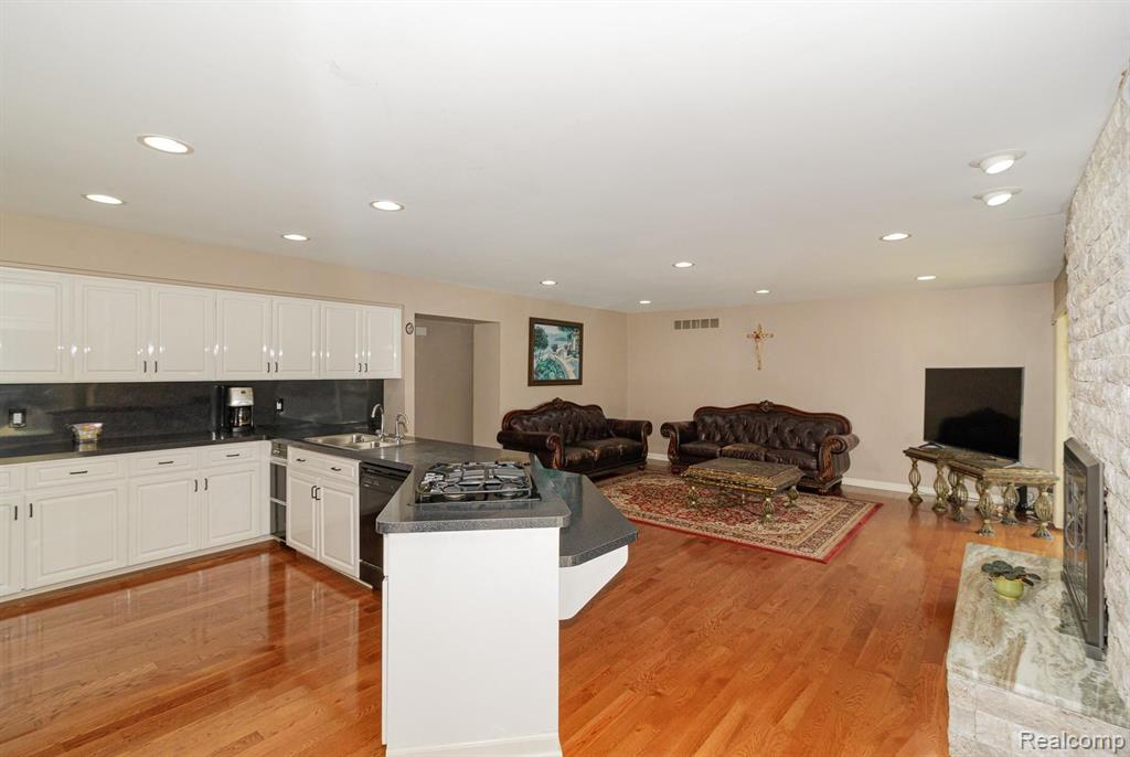71 Montmorency Road Rochester Hills, MI 48307 - Photo 12 of 29