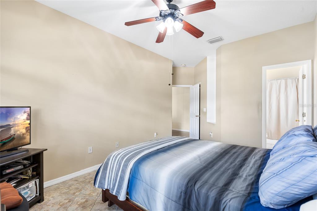 2763 Valencia Grove Drive Valrico, FL 33596 - Photo 13 of 26