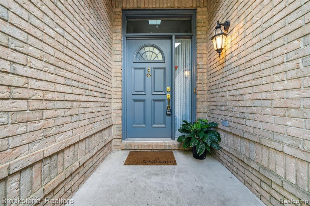 576 Bloomer Ridge Drive Rochester, MI 48307 - Photo 5 of 48