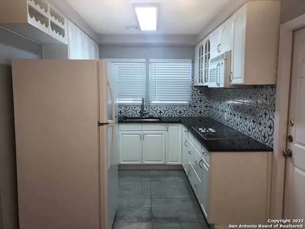 $1,350 | 219 Radiance Drive, San Antonio, TX 78218