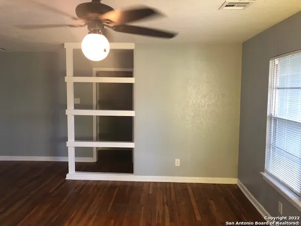 $1,350 | 219 Radiance Drive, San Antonio, TX 78218