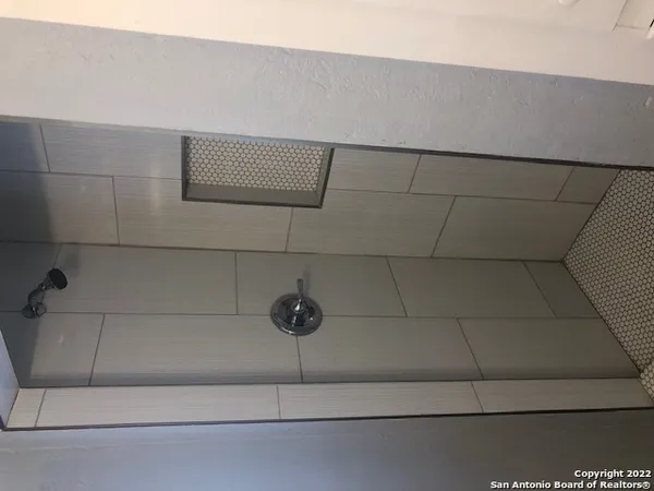 $1,350 | 219 Radiance Drive, San Antonio, TX 78218