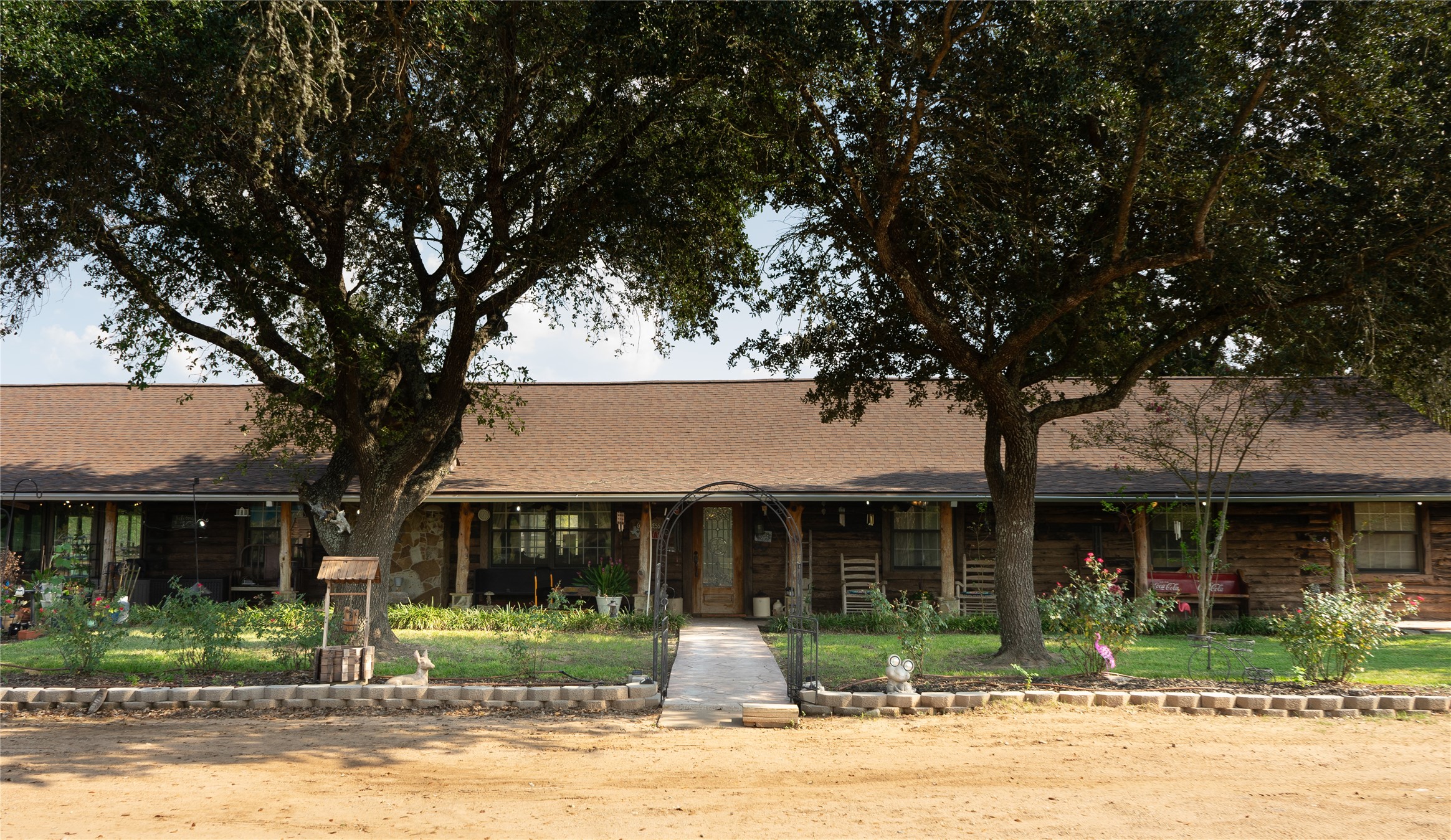 23888 Laneview Road Hempstead, TX 77445 - Photo 29 of 39 a front view of house with a garden
