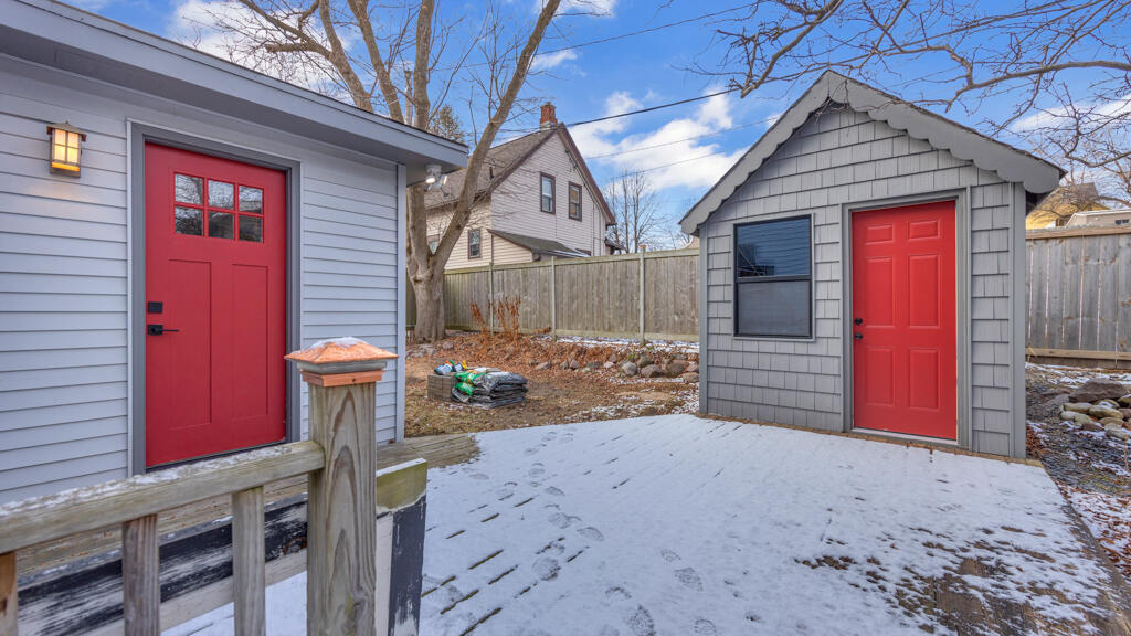 910 North 4th Street Sheboygan, WI 53081 - Photo 30 of 44 Side Entrance