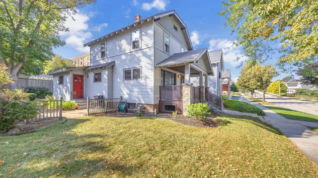 $285,500 | 910 North 4th Street, Sheboygan, WI 53081
