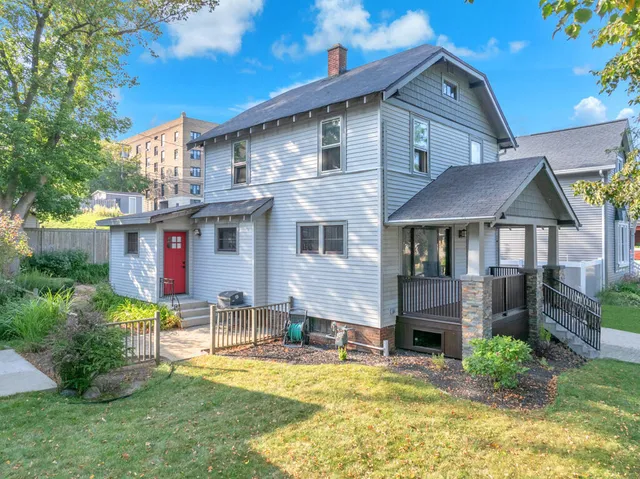 $285,500 | 910 North 4th Street, Sheboygan, WI 53081