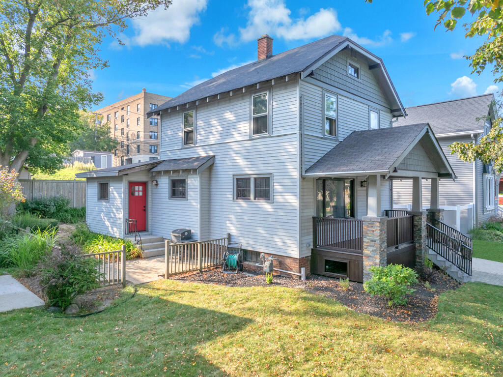 910 North 4th Street Sheboygan, WI 53081 - Photo 34 of 44 Front View