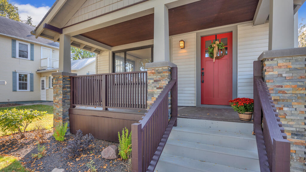 910 North 4th Street Sheboygan, WI 53081 - Photo 4 of 44 Front Entrance