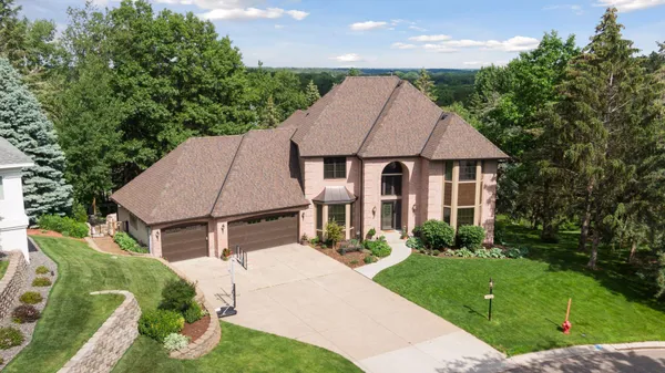 $975,000 | 685 Valley View Court, Shoreview, MN 55126