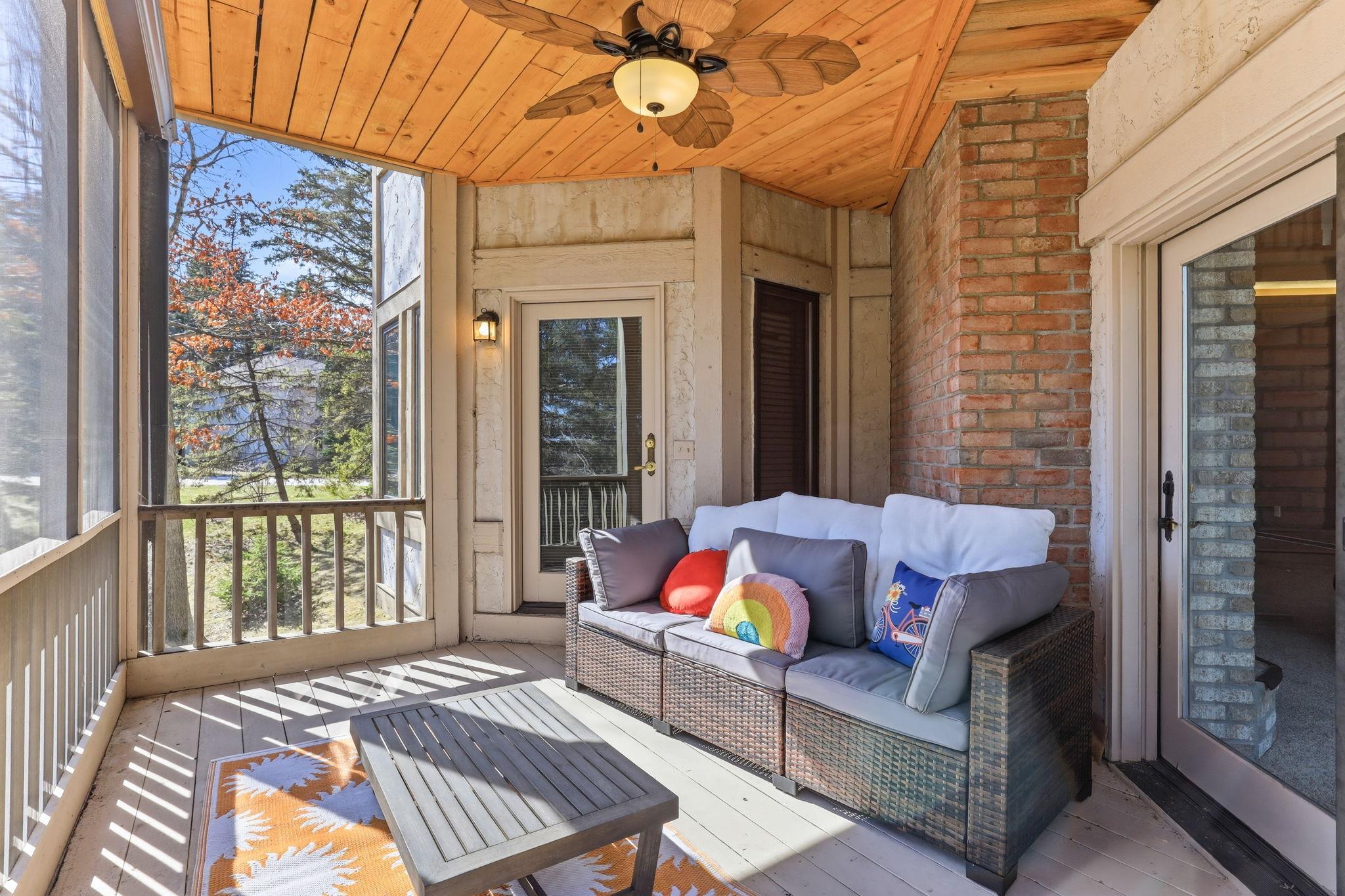 685 Valley View Court Shoreview, MN 55126 - Photo 12 of 61