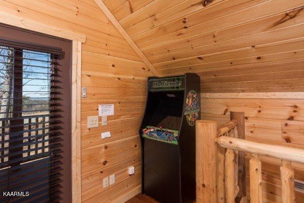 1857 Pinestand Rdg Way Pigeon Forge, TN 37862 - Photo 20 of 49 a view of a door