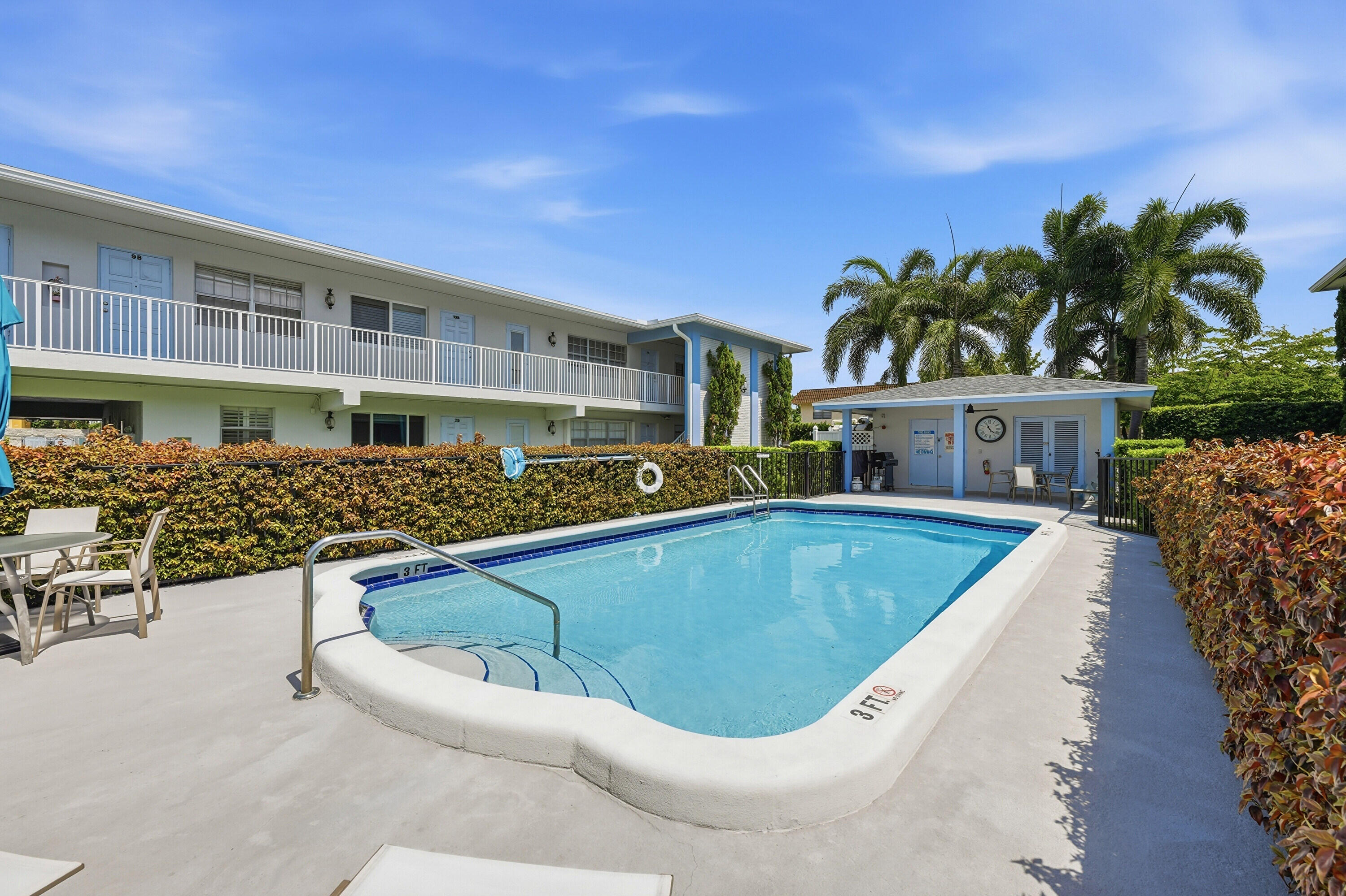 2110 Northeast 42nd Street, Unit 2B Lighthouse Point, FL 33064 - Photo 22 of 31 Pool