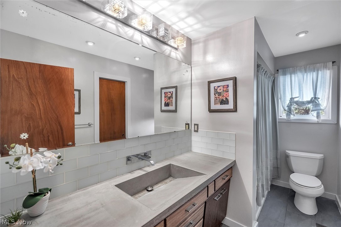 5710 Meister Road Mentor, OH 44060 - Photo 21 of 27 Full bathroom
