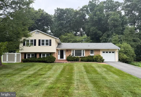 $1,024,900 | 9924 Corsica Street, Vienna, VA 22181