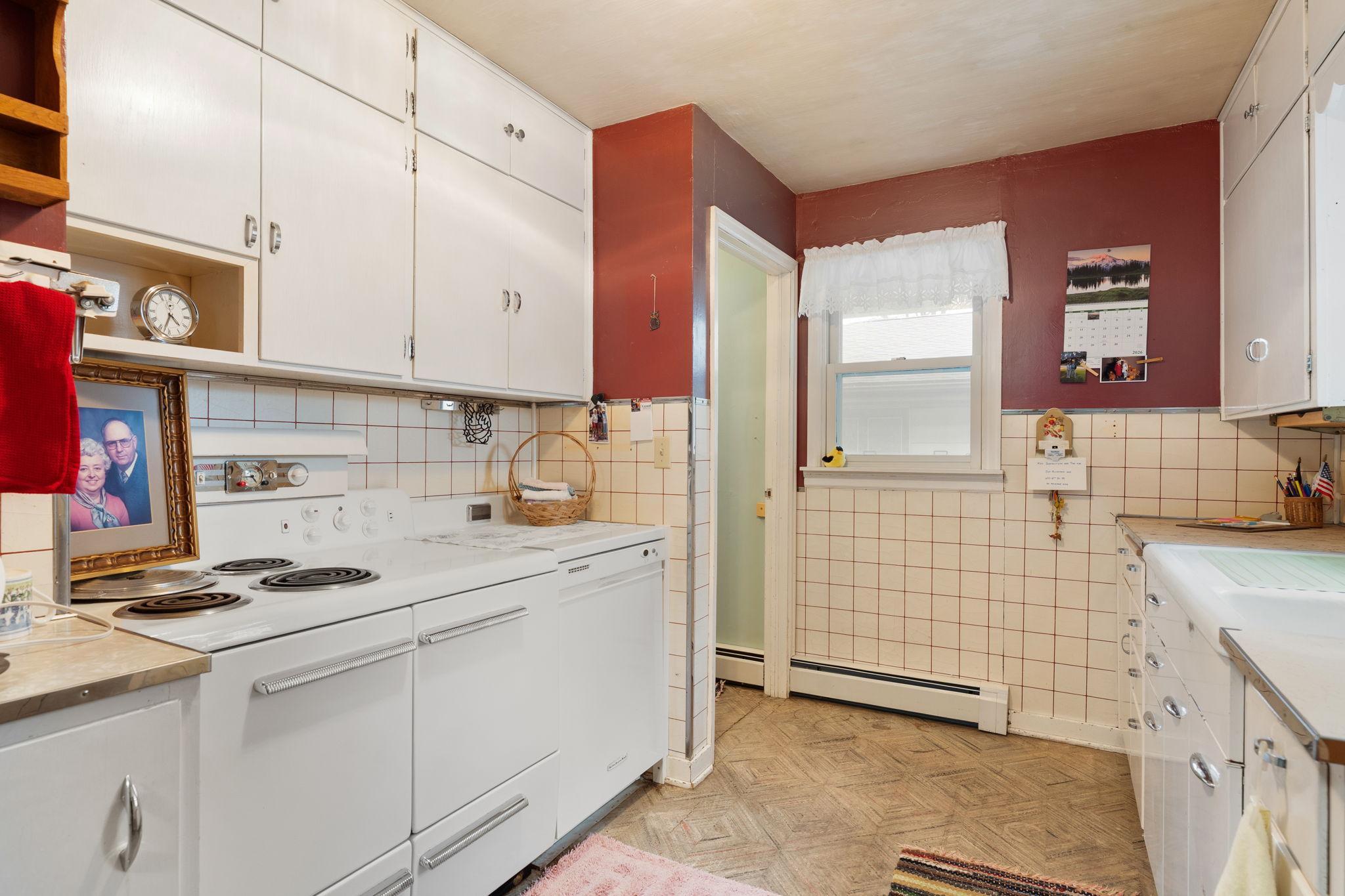 608 8th Street Southeast Waseca, MN 56093 - Photo 12 of 54