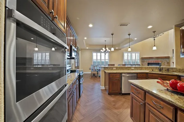 $750,000 | 10709 County Road 507, Venus, TX 76084