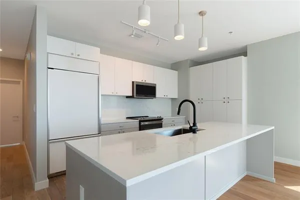 $6,000 | 1100 Girod Street, Unit PHC, New Orleans, LA 70113