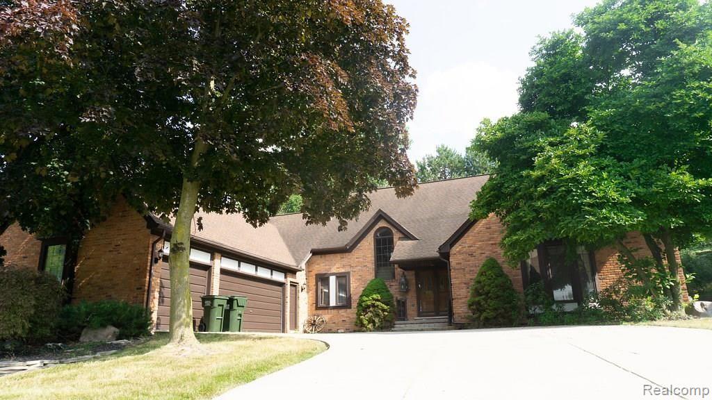 3139 Greenspring Lane Rochester Hills, MI 48309 - Photo 1 of 25