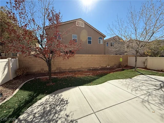 $2,100 | 5073 Tunnel Falls Drive, Las Vegas, NV 89141