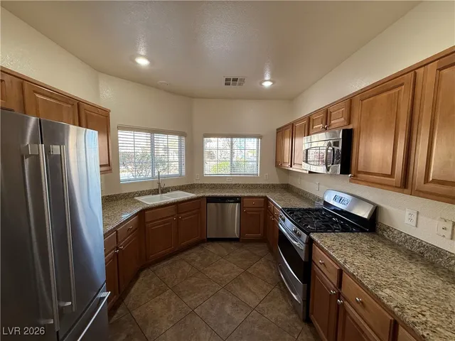 $2,100 | 5073 Tunnel Falls Drive, Las Vegas, NV 89141