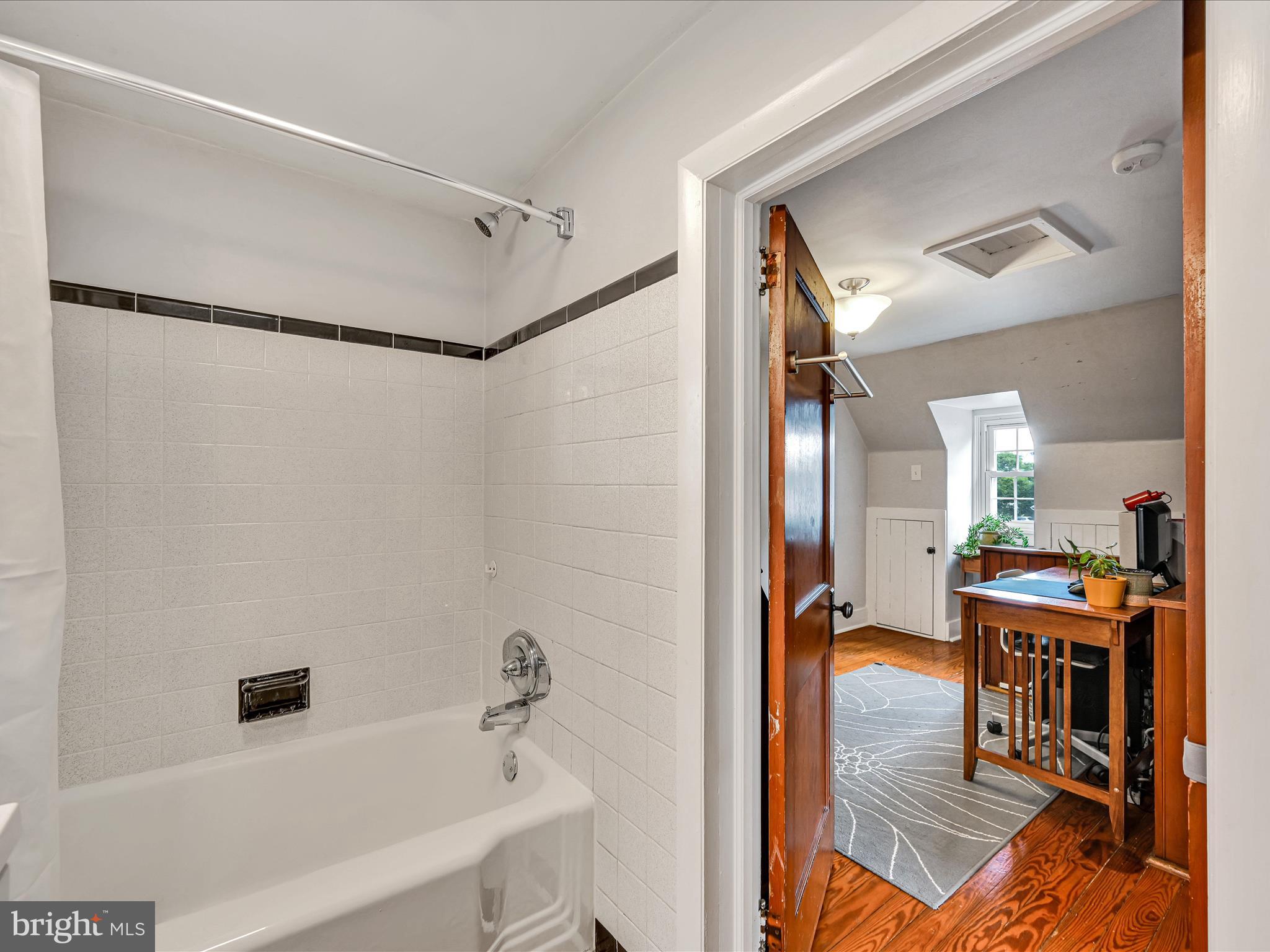 6 South Avenue Landisville, PA 17538 - Photo 22 of 29 Bathroom, pristine shower/tub