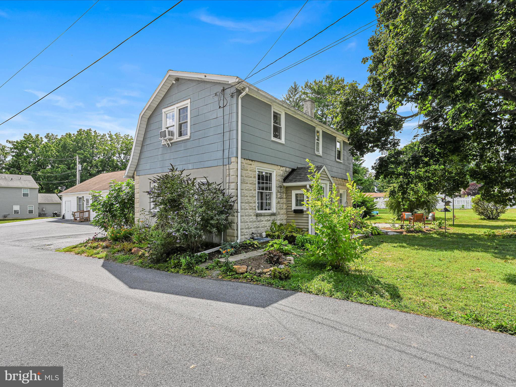 6 South Avenue Landisville, PA 17538 - Photo 4 of 29 Side view