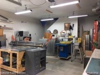 10727 Tuthill Road South Lyon, MI 48178 - Photo 24 of 40 out building, great work shop