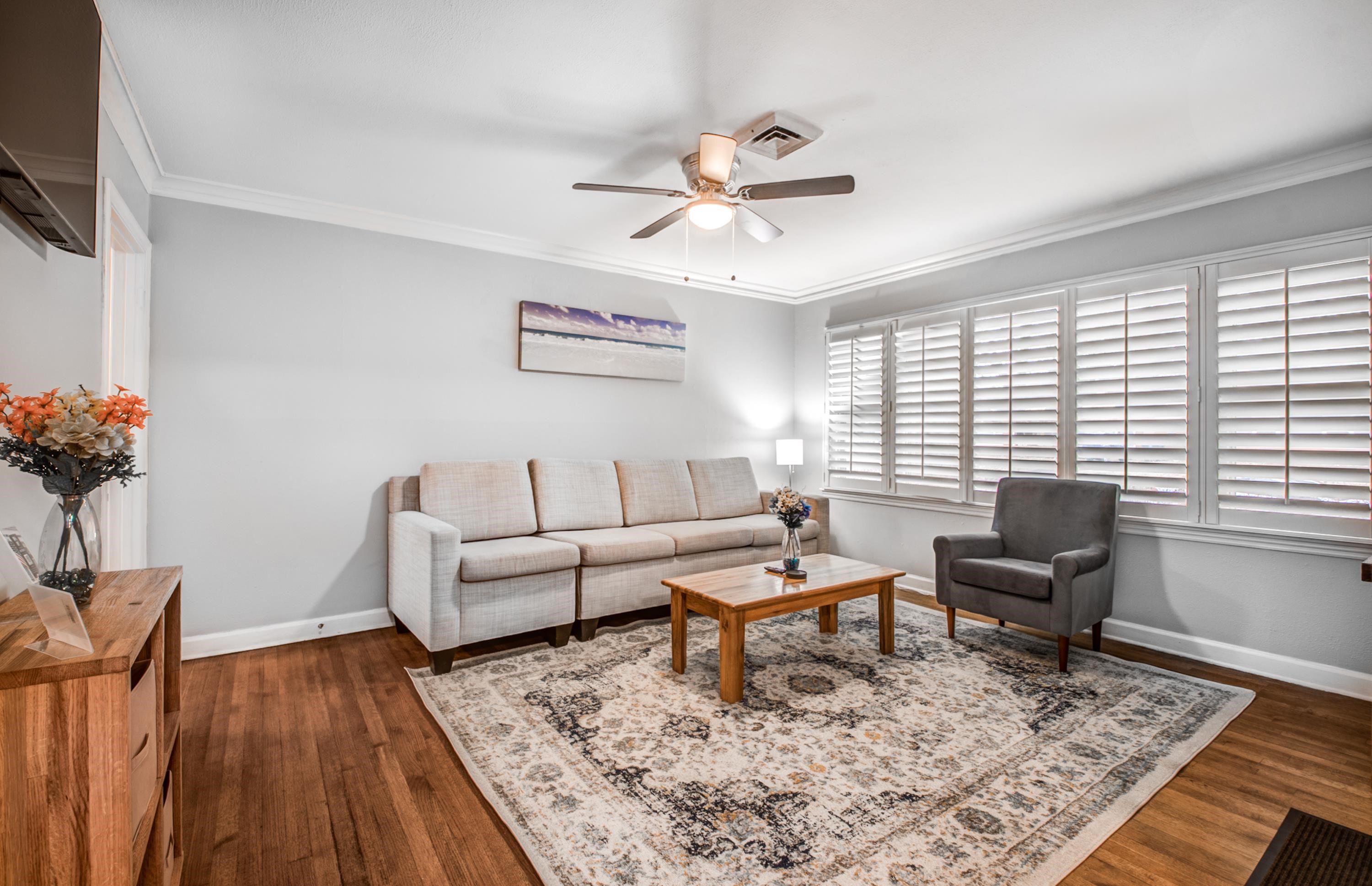 1160 West Perkins Road Memphis, TN 38117 - Photo 5 of 19 a living room with furniture and wooden floor