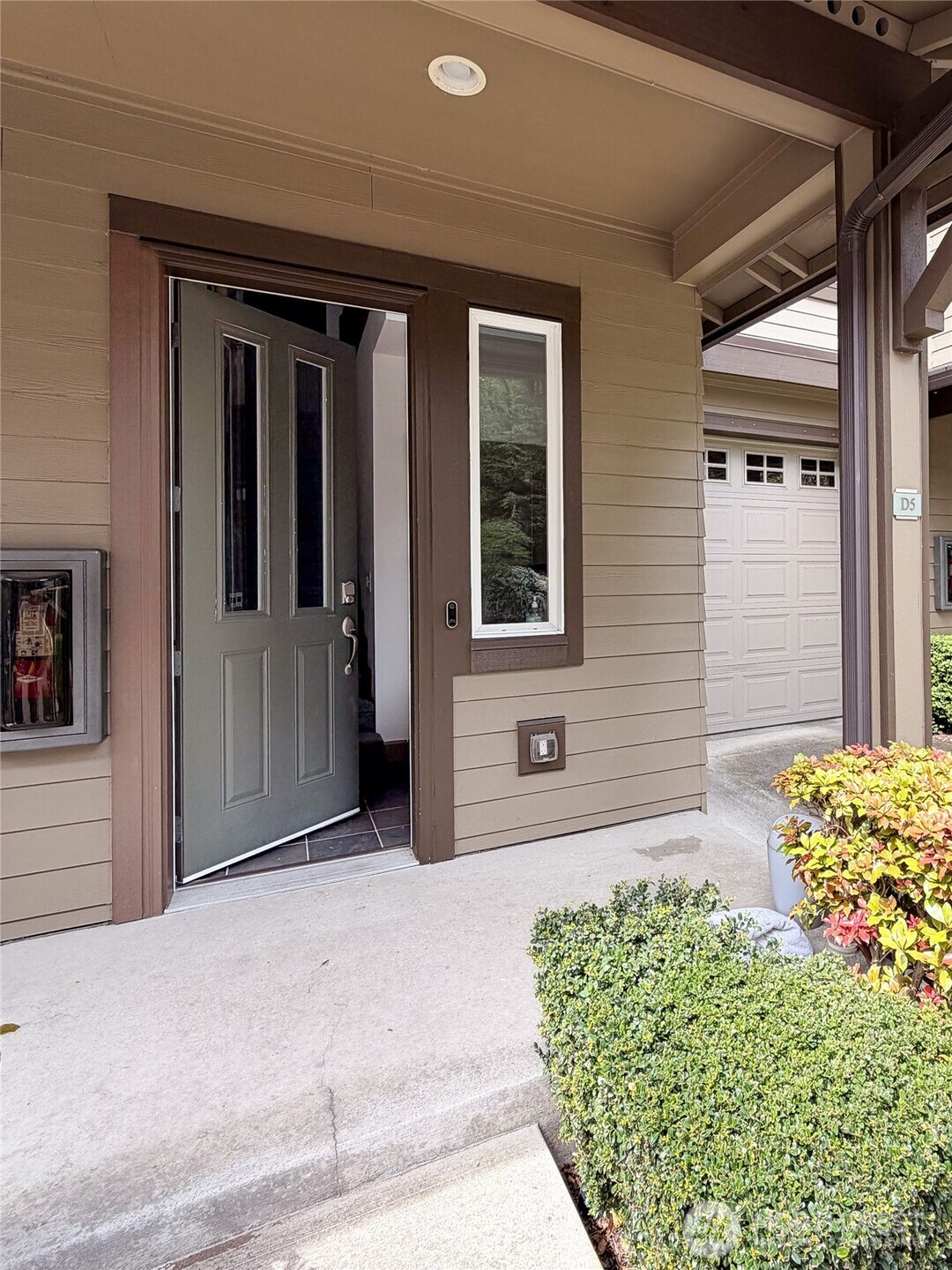 2115 201st Place Southeast, Unit D5 Bothell, WA 98012 - Photo 2 of 34 Gallery Image 2