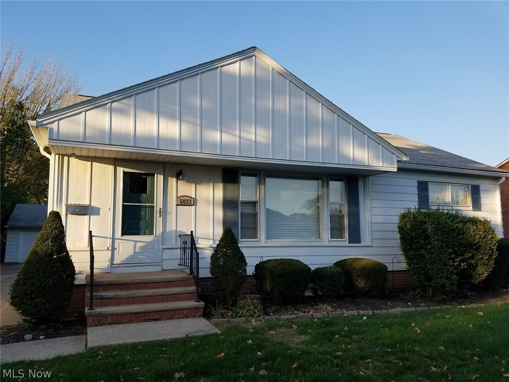 6023 Ascot Road Cleveland, OH 44124 - Photo 1 of 16