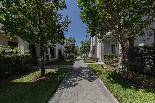 $1,265,280 | 4315 Northwest 81st Court, Doral, FL 33166