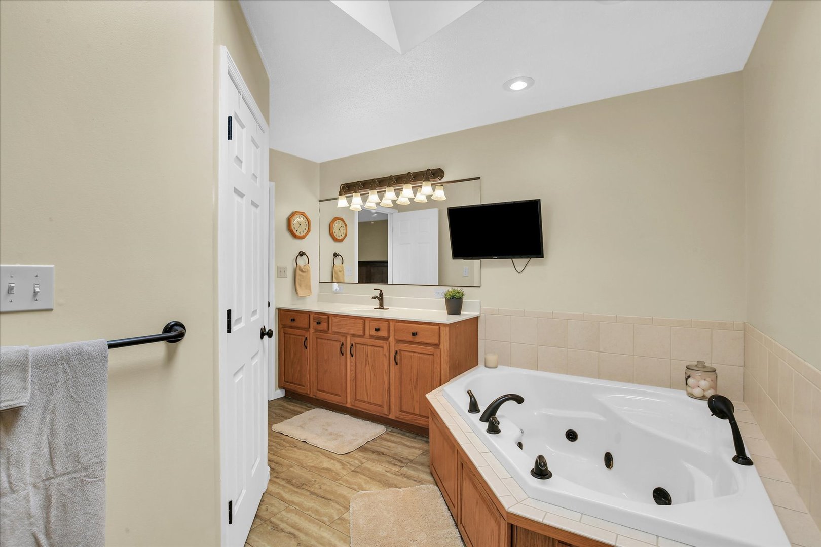 3629 Tuttle Street Danville, IL 61832 - Photo 22 of 47 a bathroom with a tub sink and mirror