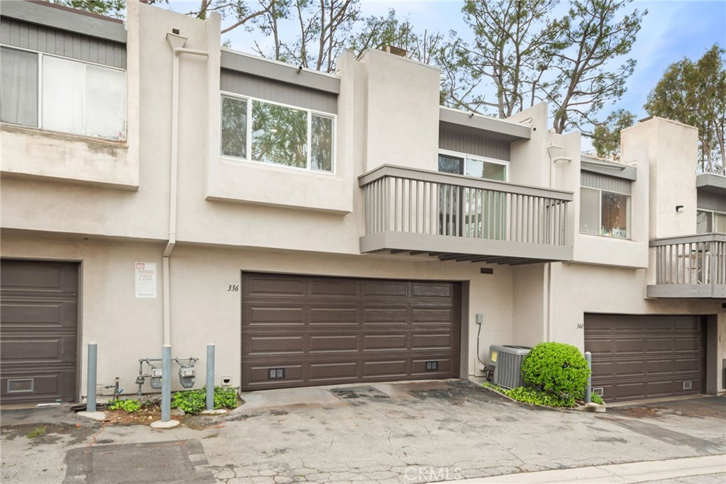 336 Ridge Terrace Lane Montebello, CA 90640 - Photo 2 of 21 2 Car Garage Entrance
