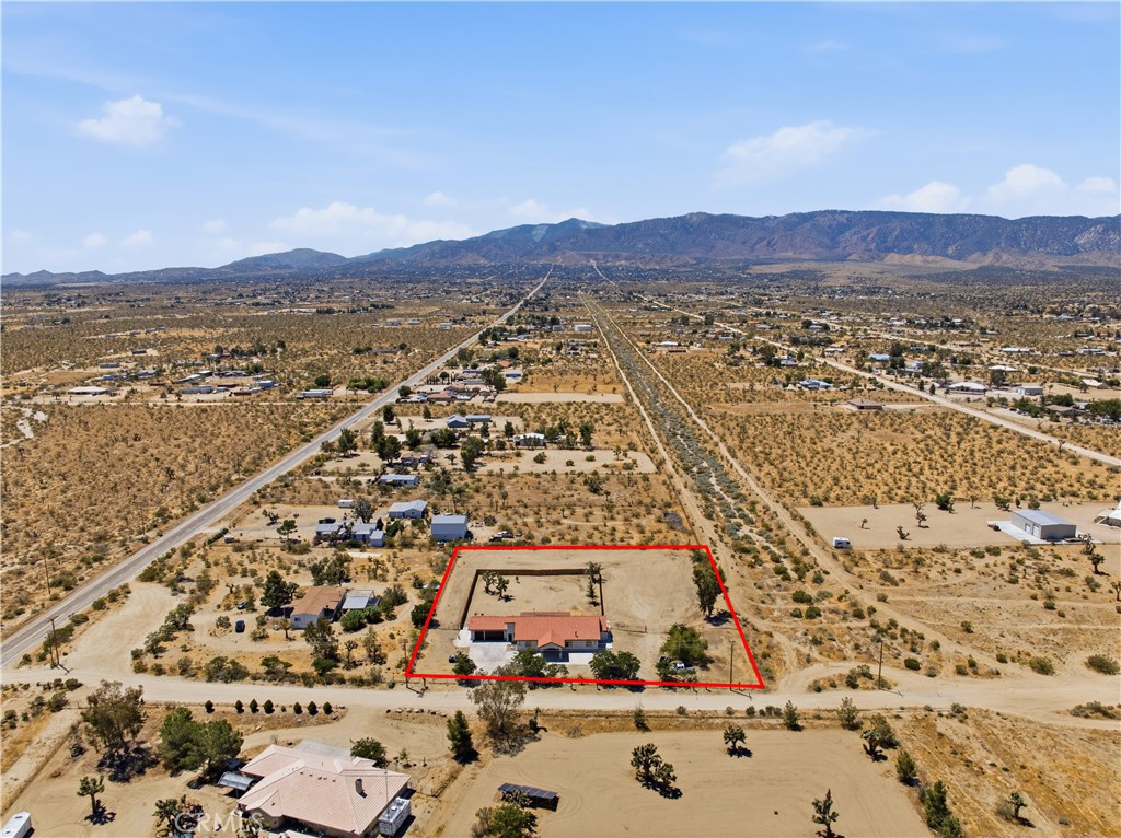 825 La Mesa Road Pinon Hills, CA 92372 - Photo 4 of 64