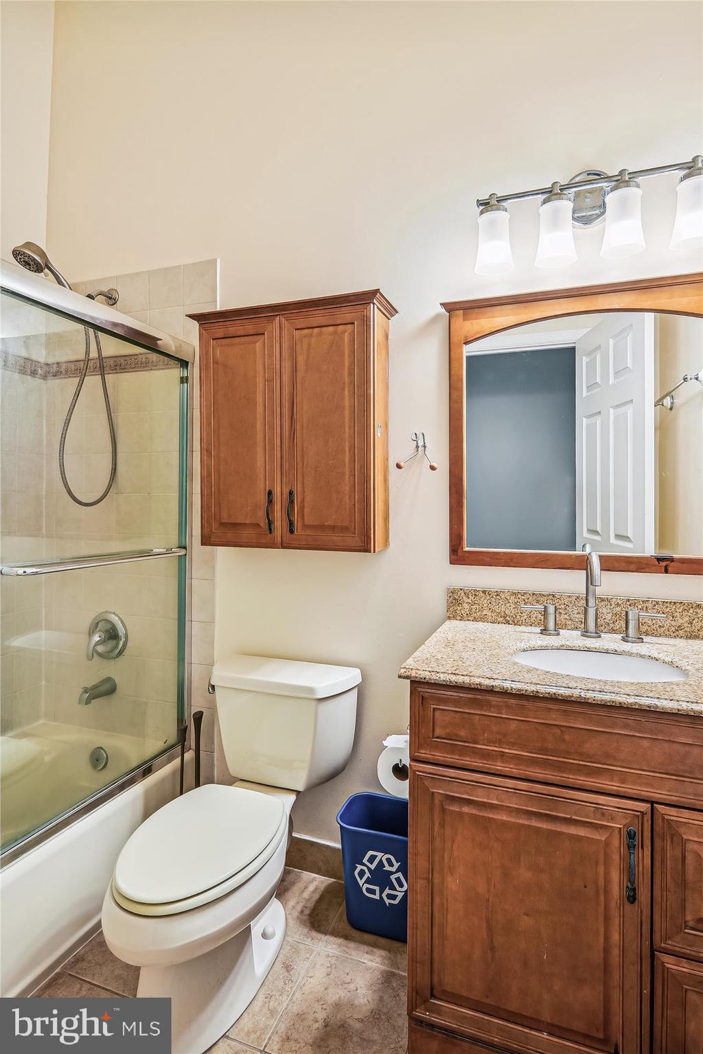 13307 Burkitts Road Fairfax, VA 22033 - Photo 17 of 36 Bath 1