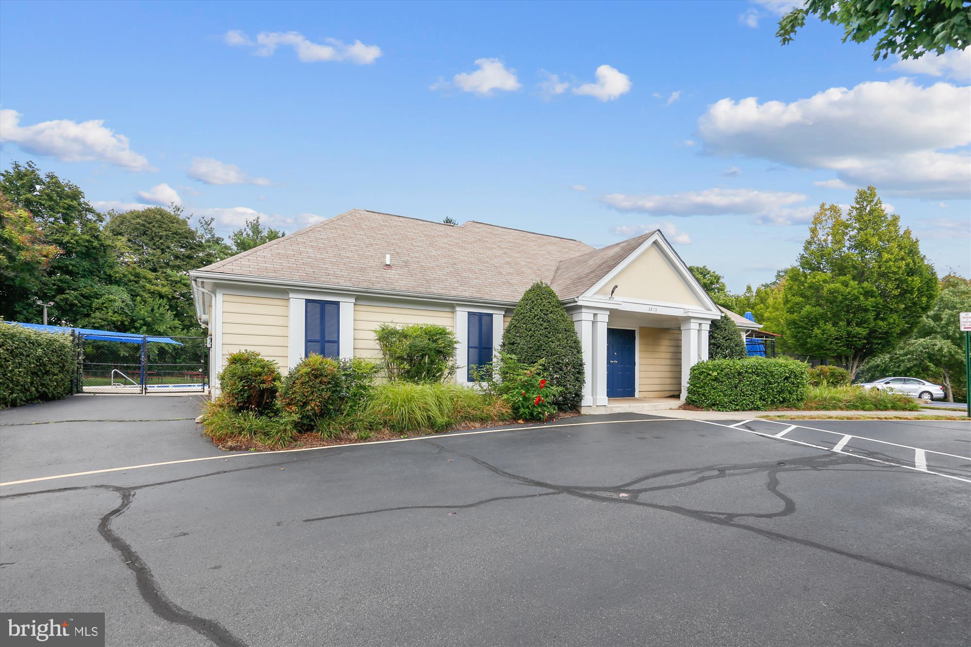 13307 Burkitts Road Fairfax, VA 22033 - Photo 31 of 36 Foxfield Pool House