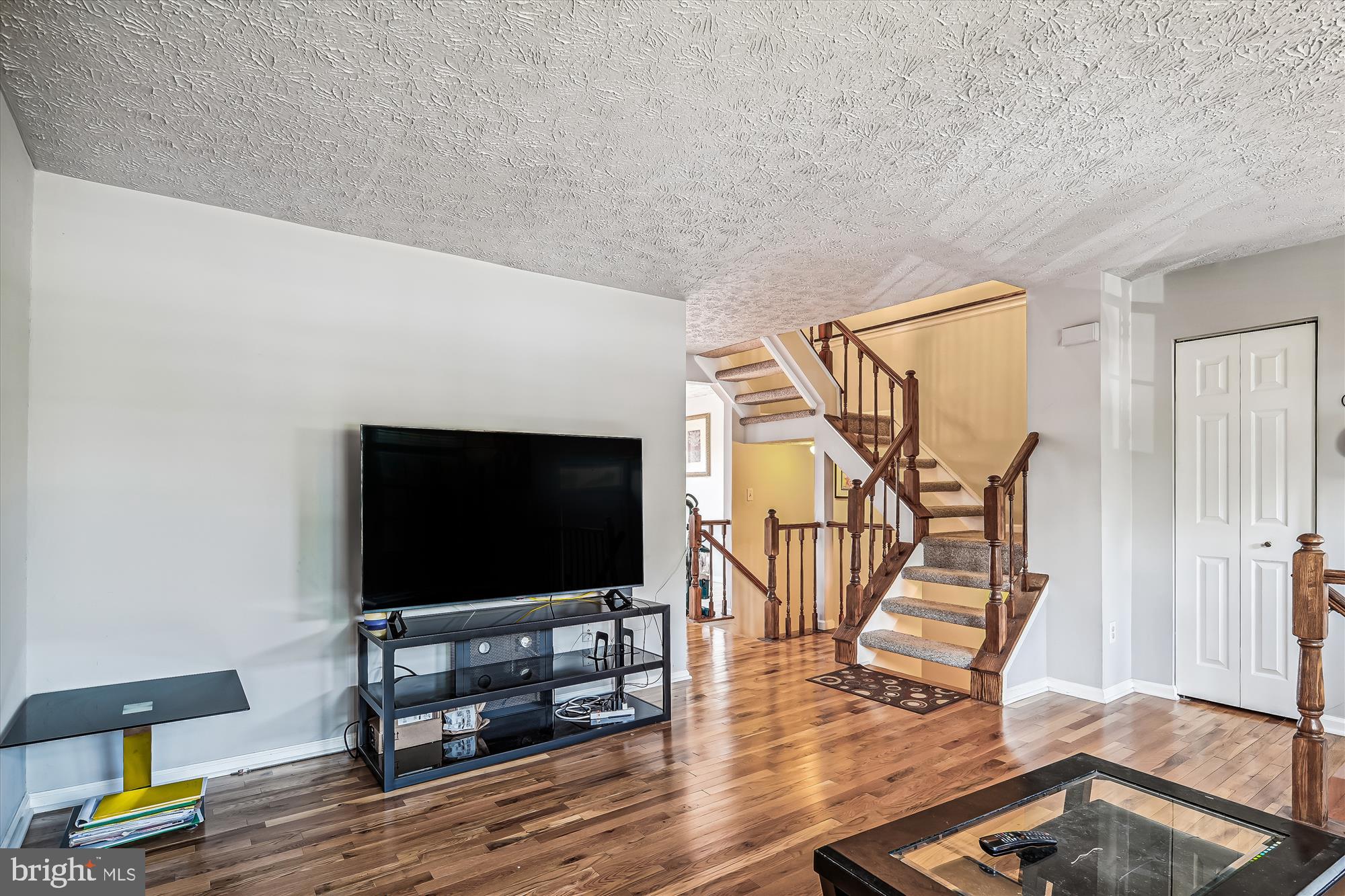 13307 Burkitts Road Fairfax, VA 22033 - Photo 5 of 36 Living Room