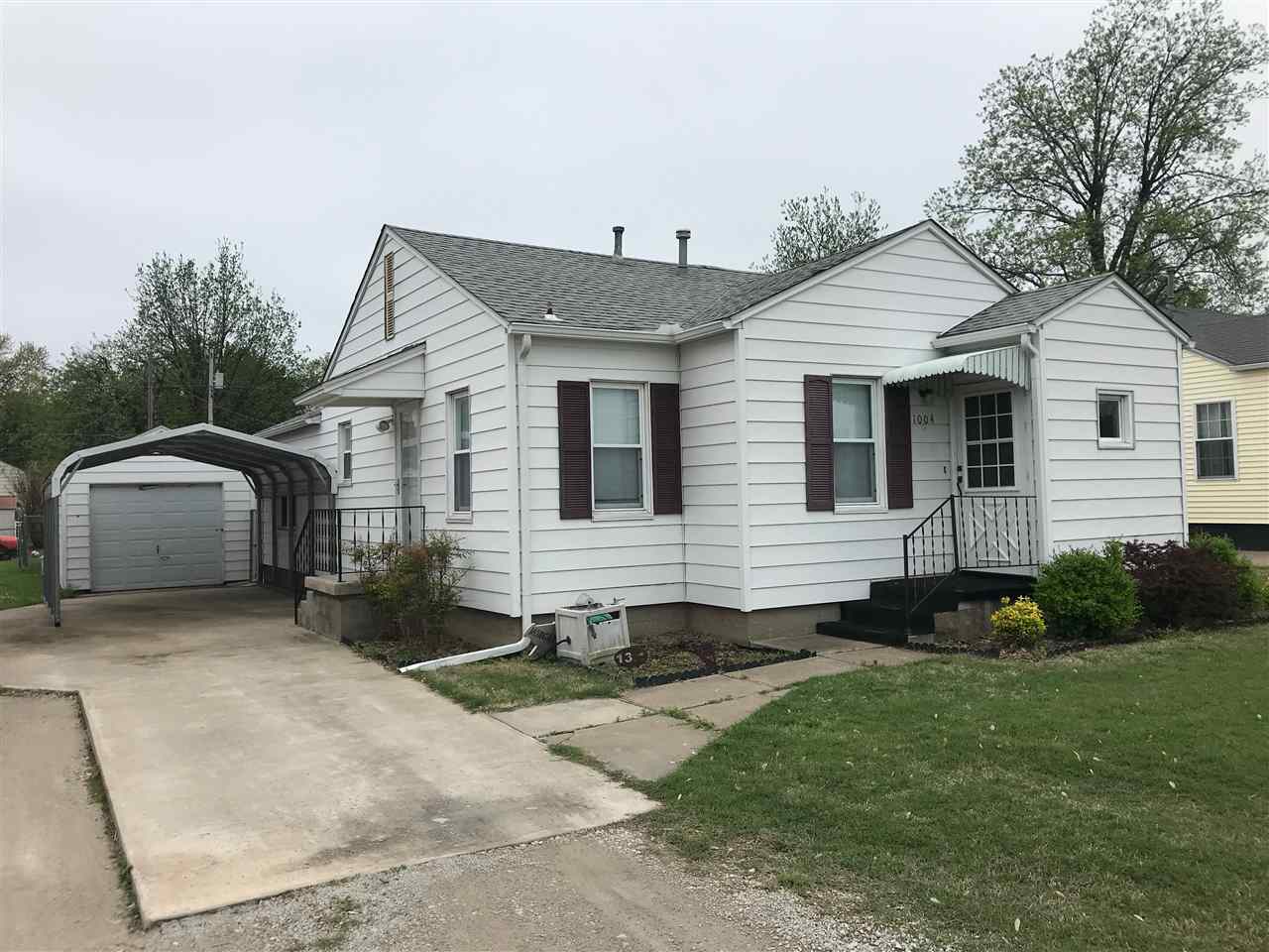 1004 Locust Street Perry, OK 73077 - Photo 2 of 14 Gallery Image 2